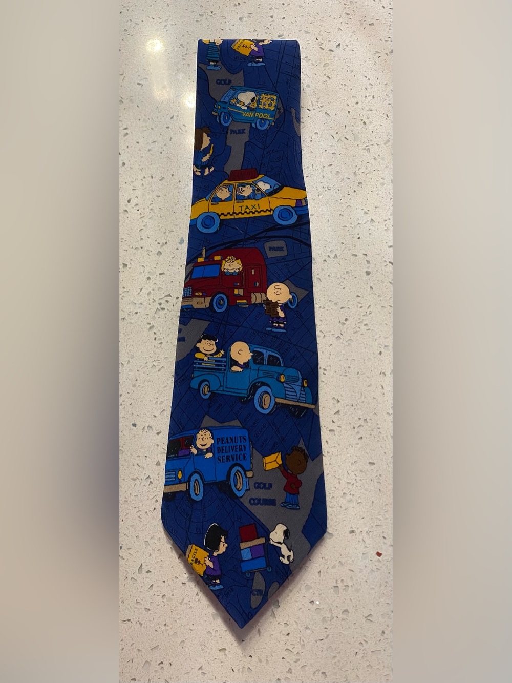 Peanuts vintage classic "Door to Door Delivery" or "Road Trip" pattern necktie